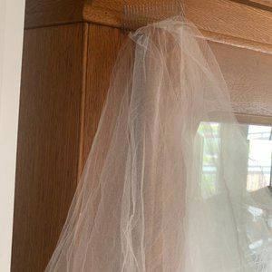 BRAND NEW Pretty veil